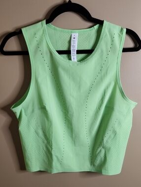 Lululemon Swift Ventilated Running Tank Top in Scream Green Light. Size 8